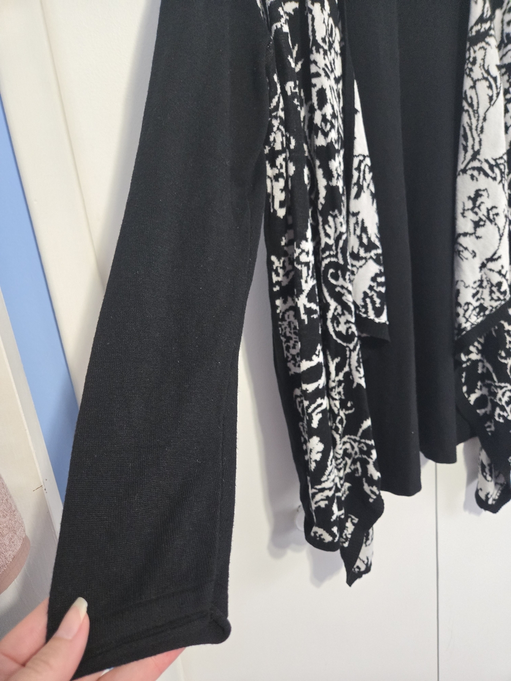 New Directions Curvy 1X Black White Floral Open Front Cardigan - Picture 3 of 6